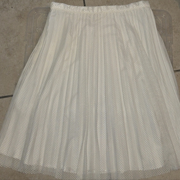 Calvin Klein Chic White A-Line Skirt - Picture 3 of 5